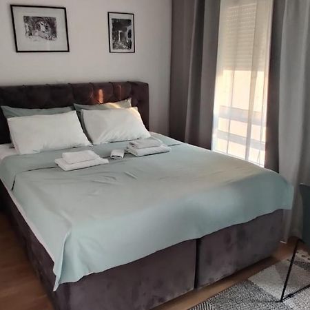 Vesta Apartment Tuzla - Across Bcc Shopping Mall Buitenkant foto