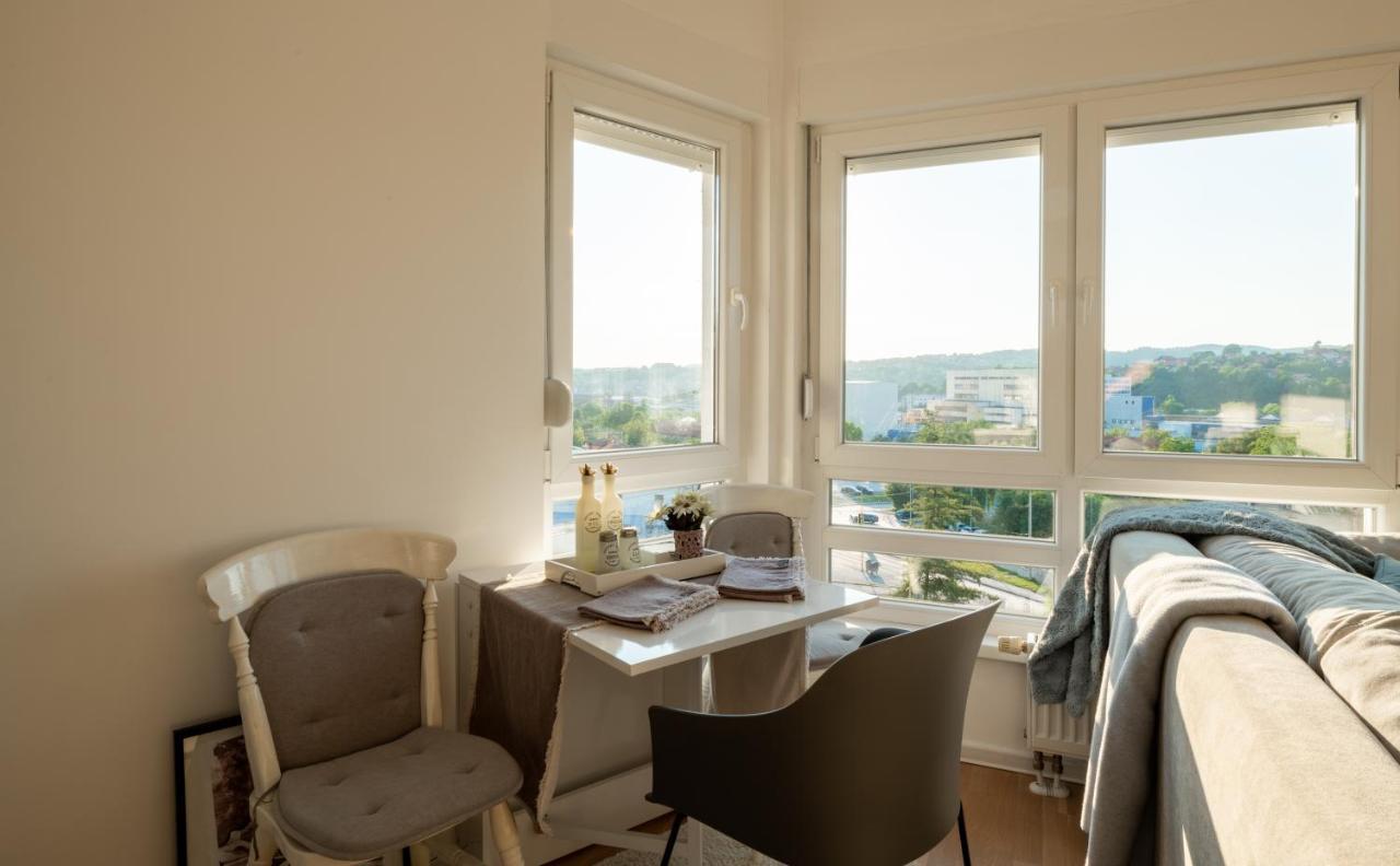 Vesta Apartment Tuzla - Across Bcc Shopping Mall Buitenkant foto
