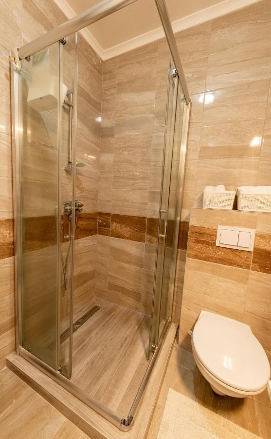 Vesta Apartment Tuzla - Across Bcc Shopping Mall Buitenkant foto