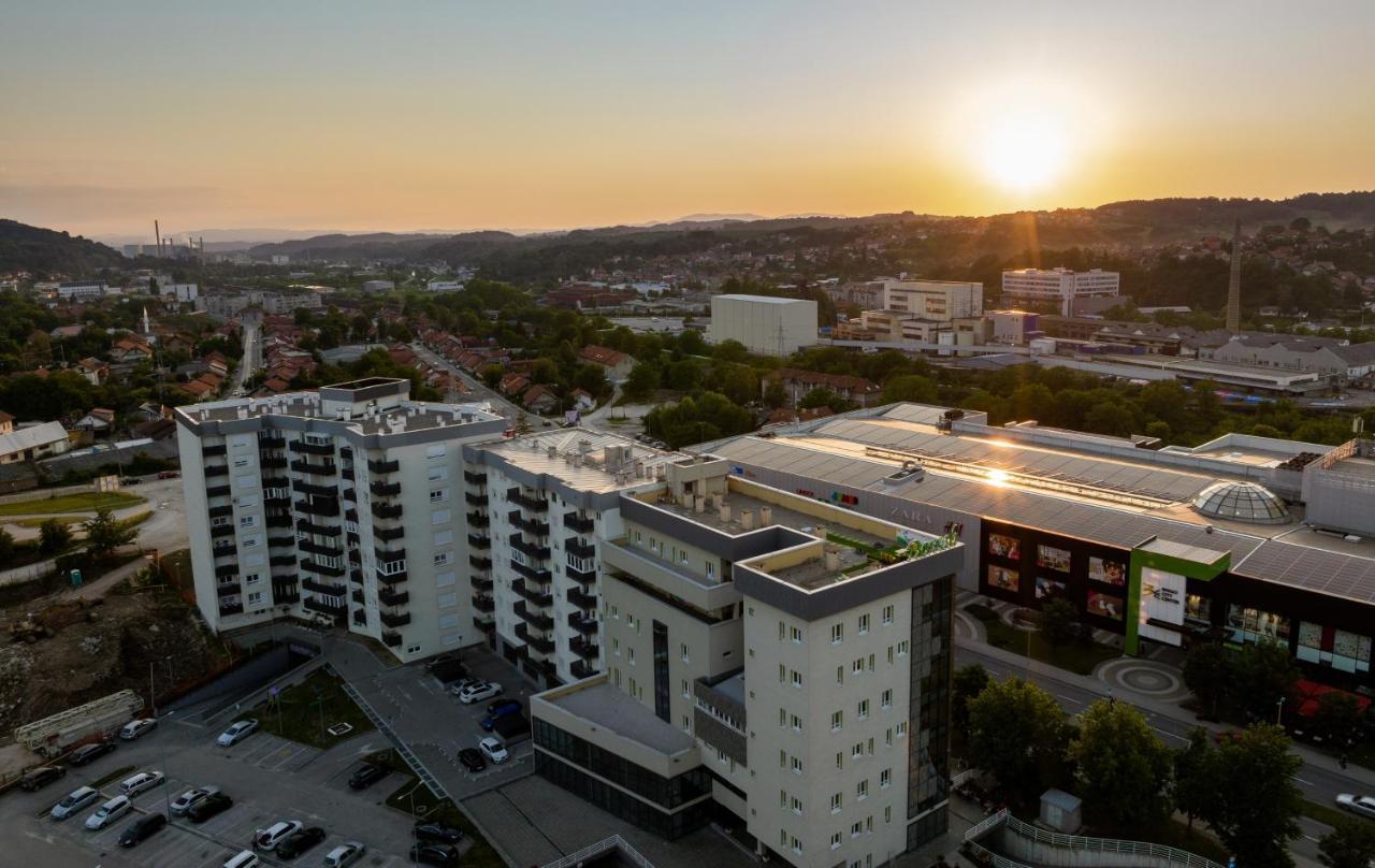 Vesta Apartment Tuzla - Across Bcc Shopping Mall Buitenkant foto
