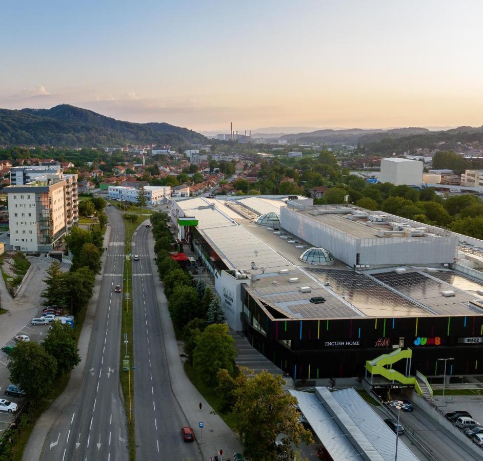 Vesta Apartment Tuzla - Across Bcc Shopping Mall Buitenkant foto